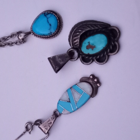 VERY VINTAGE Native American Natural Turquoise Sterling Silver w Feather PENDANT - Picture 15 of 16